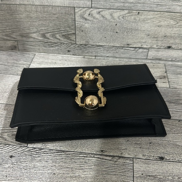 Black vegan gold snake hardware belt bag - Picture 2 of 6